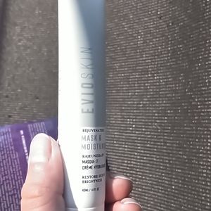 Evio Beauty+Skin rejuvenating man and moisturizer